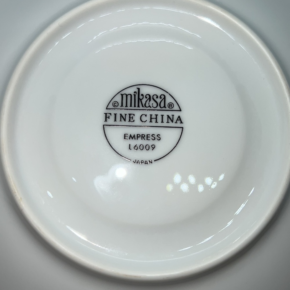 MIKASA EMPRESS FOOTED TEACUP AND SAUCER FINE CHINE VINTAGE L6009 - Picture 10 of 16